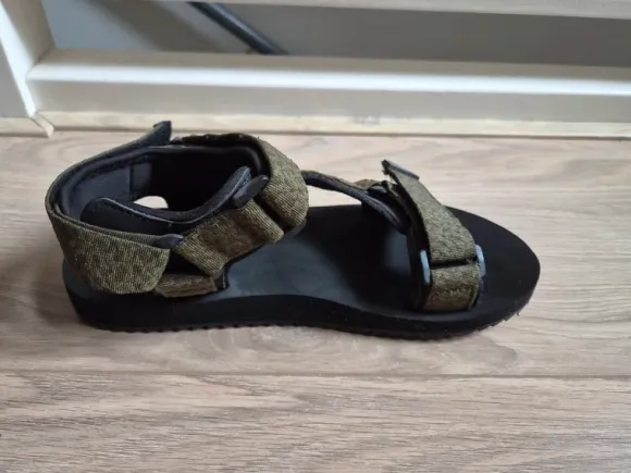 Legergroene Human Nature wandelsandalen maat 40