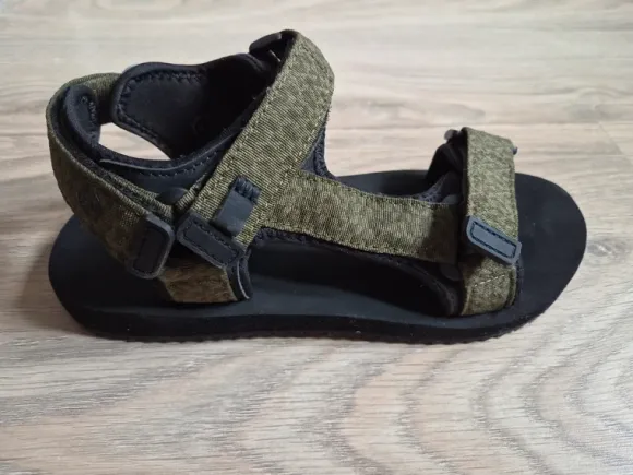 Legergroene Human Nature wandelsandalen maat 40