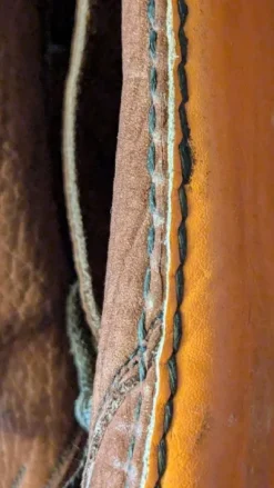 Leichte Lederschuhe.