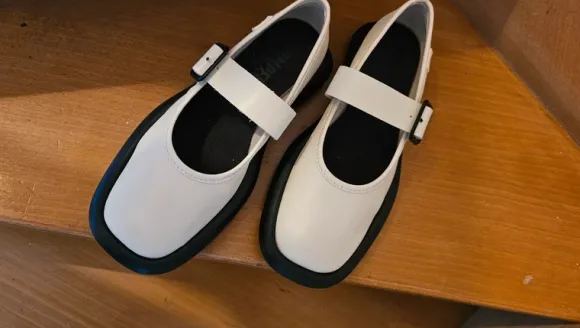 Les chaussures Camper en cuir souple (taille grand)Semelle intérieure amovible de 24,4 cm
