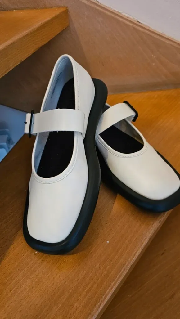 Les chaussures Camper en cuir souple (taille grand)Semelle intérieure amovible de 24,4 cm