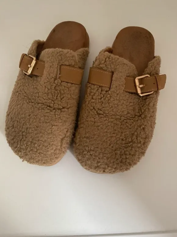 Leuke slippers met borg bont