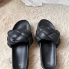 Leuke slippers voor in de zomer van H&M