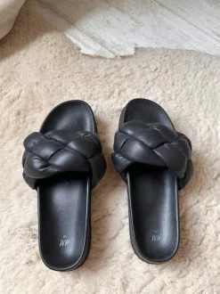 Leuke slippers voor in de zomer van H&M