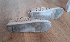 Leuke Toms crème met gouden stippen