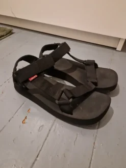 Levi’s black strap sandals