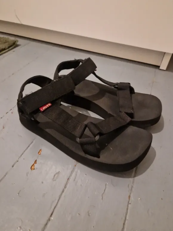 Levi’s black strap sandals