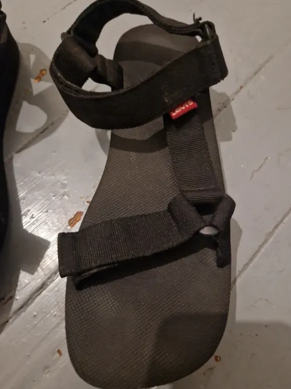Levi’s black strap sandals
