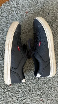 Levis shoes 43