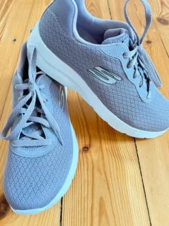 Lila Skechers