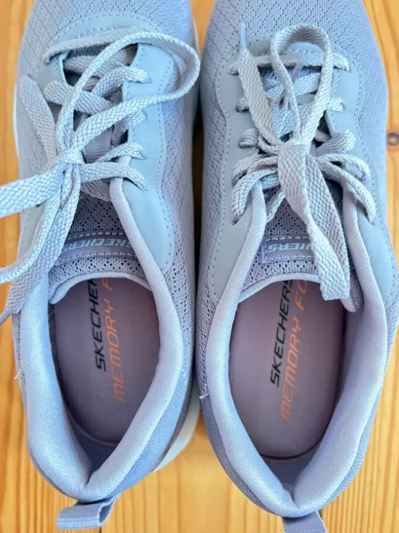 Lila Skechers