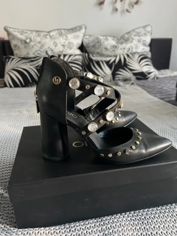 Liu Jo Pumps mit Nieten und Strass Gr. 37 Leder mit Box
