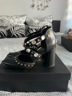 Liu Jo Pumps mit Nieten und Strass Gr. 37 Leder mit Box
