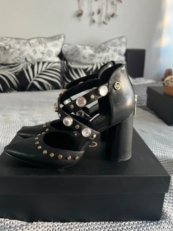 Liu Jo Pumps mit Nieten und Strass Gr. 37 Leder mit Box