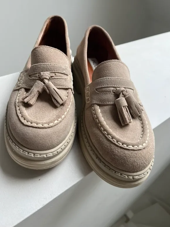 Loafers van Inuovo.