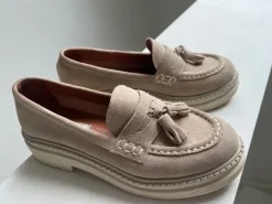 Loafers van Inuovo.