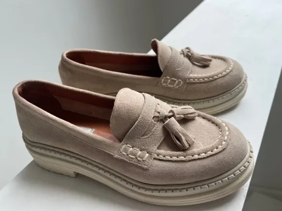 Loafers van Inuovo.