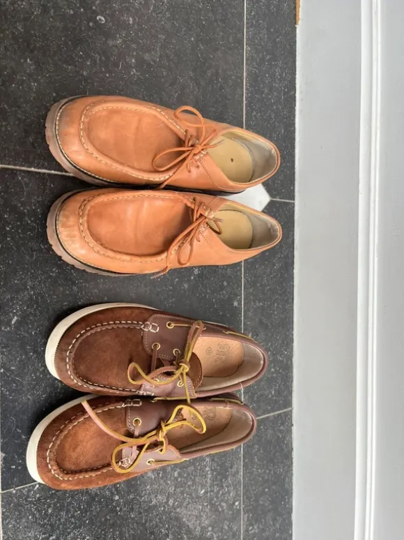 Lot de 2 paires de chaussures en cuir.