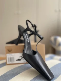 Mango Leder T-Strap Pumps. Black & Classy. Neu. Gr. 39
