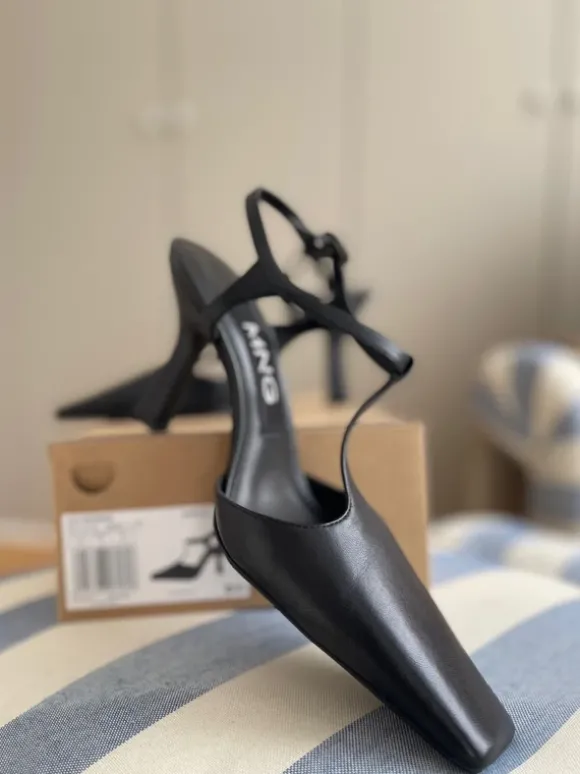 Mango Leder T-Strap Pumps. Black & Classy. Neu. Gr. 39