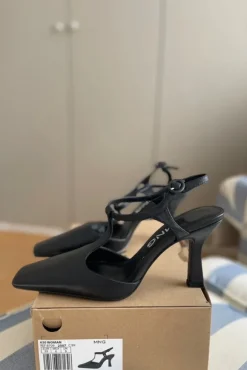 Mango Leder T-Strap Pumps. Black & Classy. Neu. Gr. 39