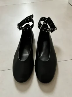 Mango MNG Ballerinas Grommet-Riemen Schwarz Gr. 38 Y2K Grunge