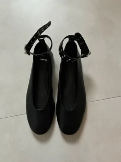 Mango MNG Ballerinas Grommet-Riemen Schwarz Gr. 38 Y2K Grunge