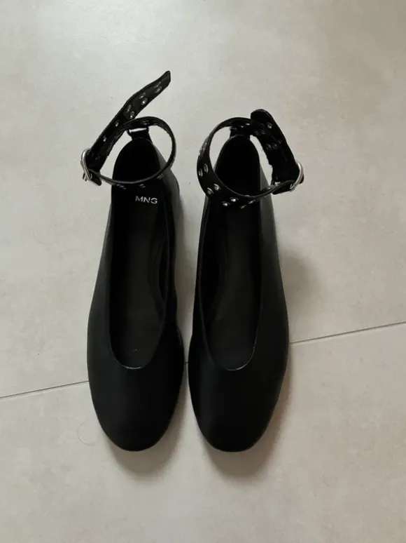 Mango MNG Ballerinas Grommet-Riemen Schwarz Gr. 38 Y2K Grunge