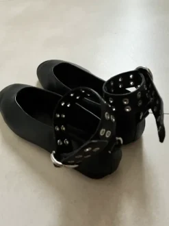 Mango MNG Ballerinas Grommet-Riemen Schwarz Gr. 38 Y2K Grunge