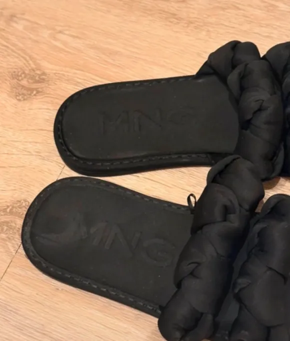 Mango Sandalen/Schlappen „Seide“ Gr. 39 | schwarz