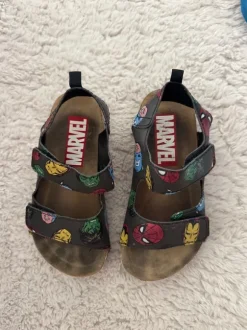 Marvel Sandalen
