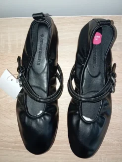 Mary-Janes Stradivarius