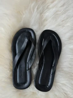 Massimo Dutti Leather Flip Flops
