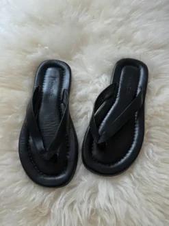 Massimo Dutti Leather Flip Flops