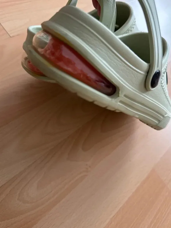 Mintfarbene Huasschuhe/Clogs