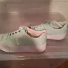 Mintfarbene Turnschuhe