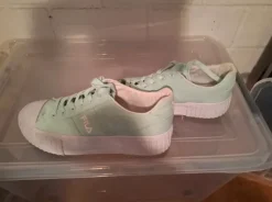 Mintfarbene Turnschuhe