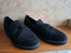 Mocassins noir en très bon état p:37