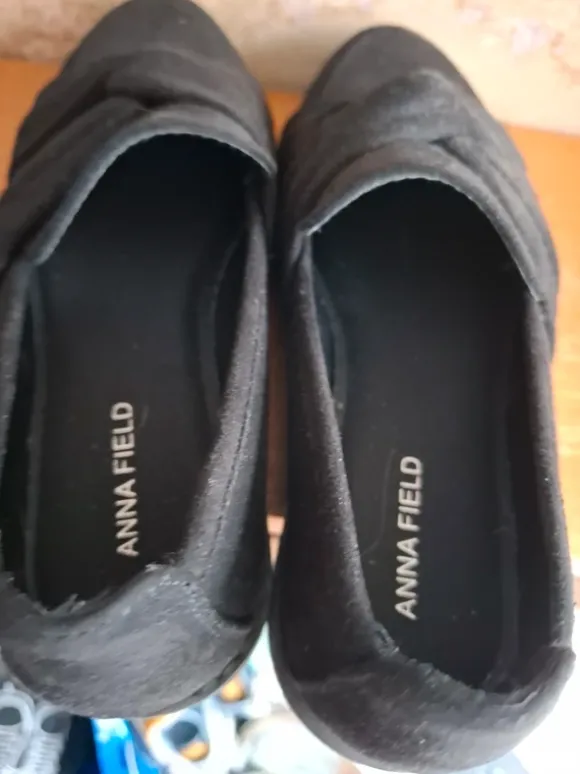 Mocassins noir en très bon état p:37
