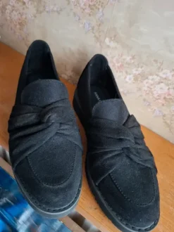 Mocassins noir en très bon état p:37
