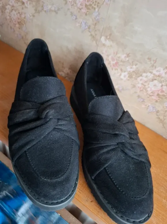 Mocassins noir en très bon état p:37