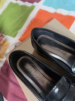 Mocassins noirs brillants