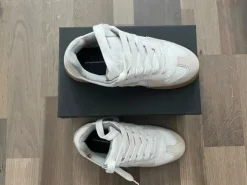 Moonlight Mansion Army Trainer