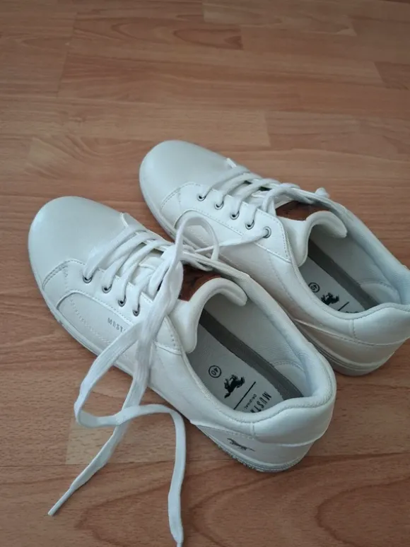 Mustang Damen Sneaker Größe 40
