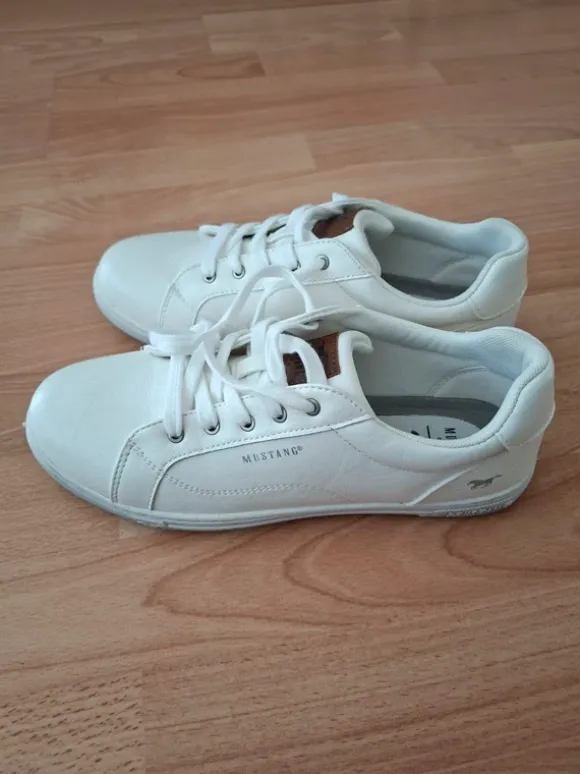 Mustang Damen Sneaker Größe 40