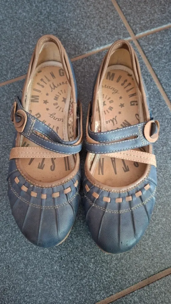 Mustang Sandalen Gr 36