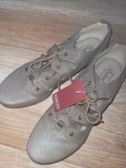 Mustang Schuhe – neu – Gr. 41