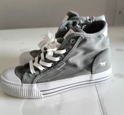 Mustang Sneakers