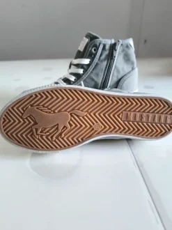 Mustang Sneakers