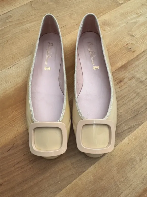Nagelneue Schuhe von Pretty ballerinas in nude